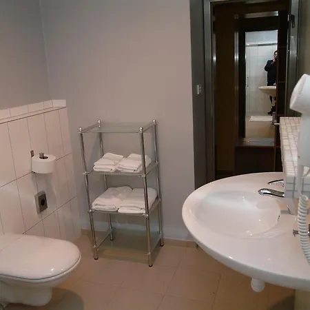 And Bed and Breakfast 4*
