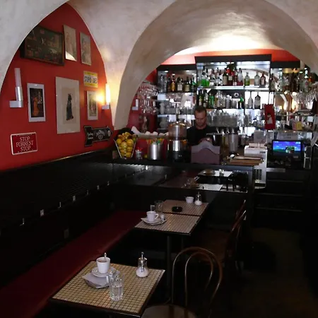 And B&B 크렘니차